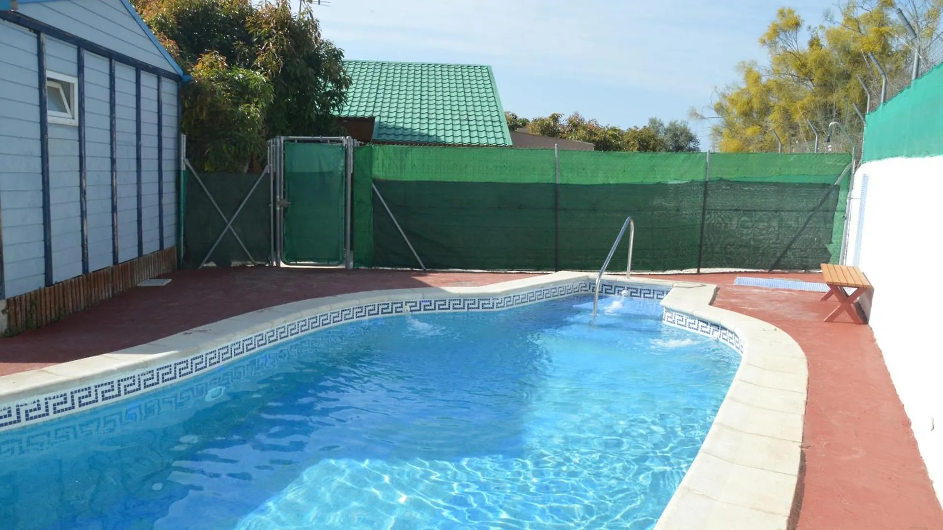 Bungalow Con Piscina Cerca De La Playa De Torre Del Mar Ideal Familias Velez Malaga